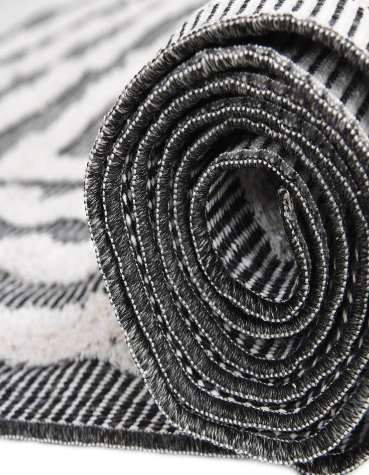 Detail image of  5' 3 x 8' Sabrina Soto Casa Toluca Rug