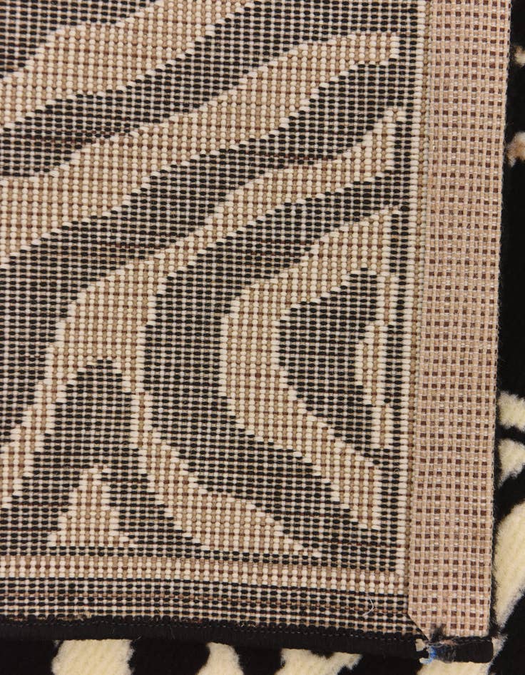 Detail image of  5' 3 x 7' Savannah Rug