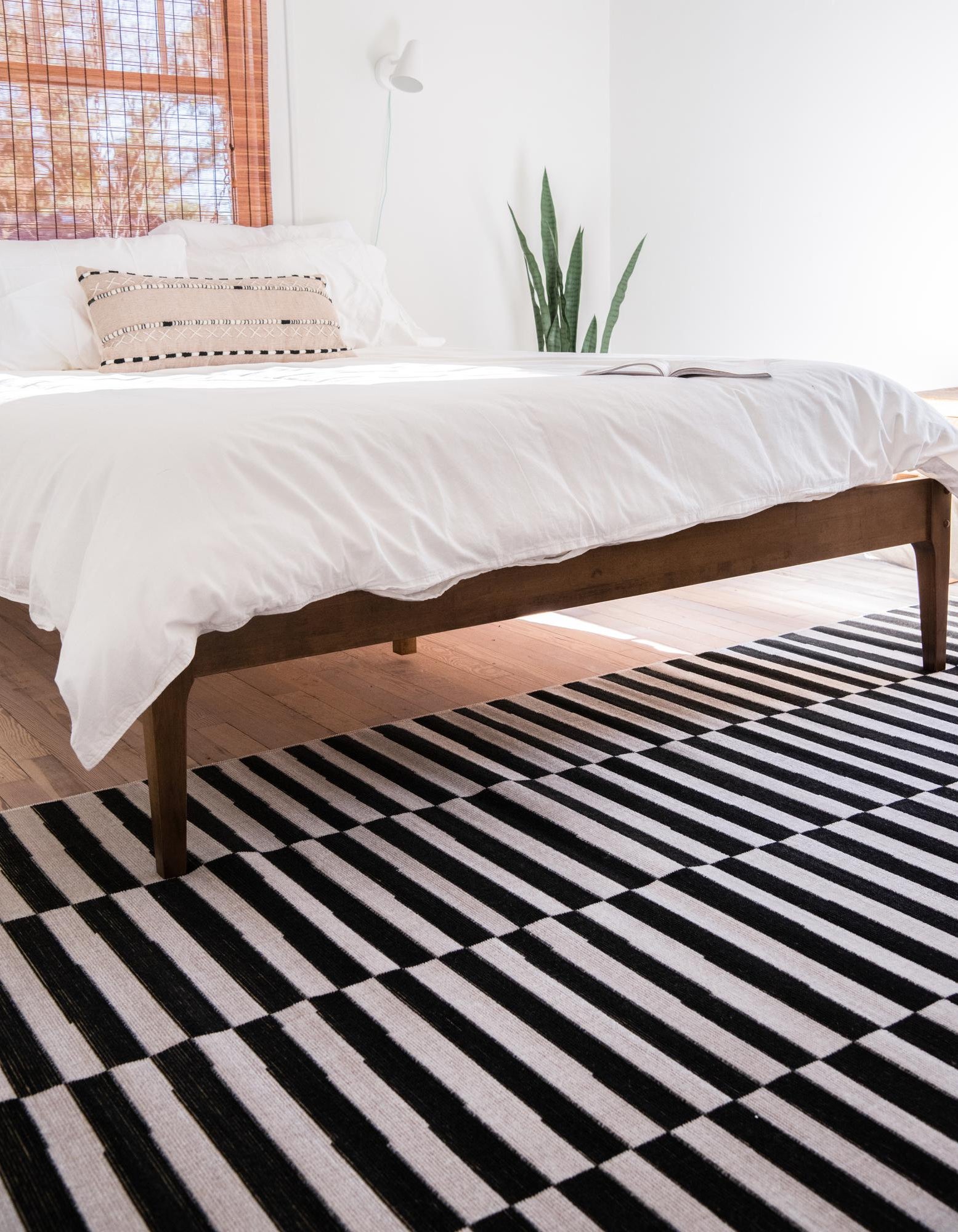 Black 9' 10 x 14' SoHo Rug | Rugs.com