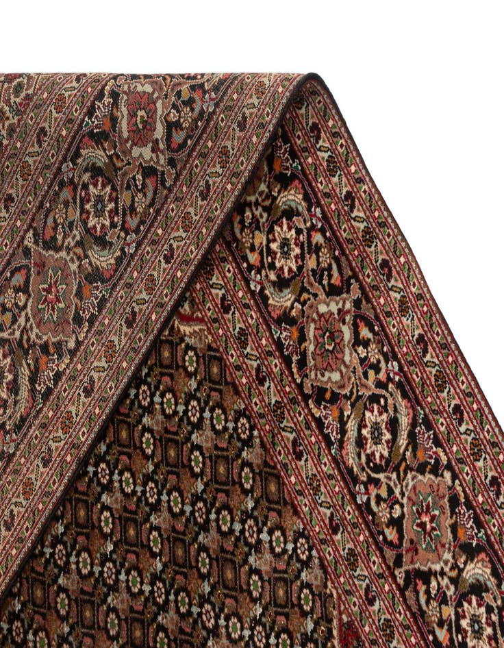 Detail image of  6' 8 x 9' 9 Tabriz Mahi Rug