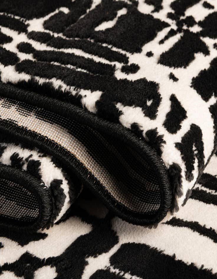 Detail image of  2' x 3' Vince Camuto Rug