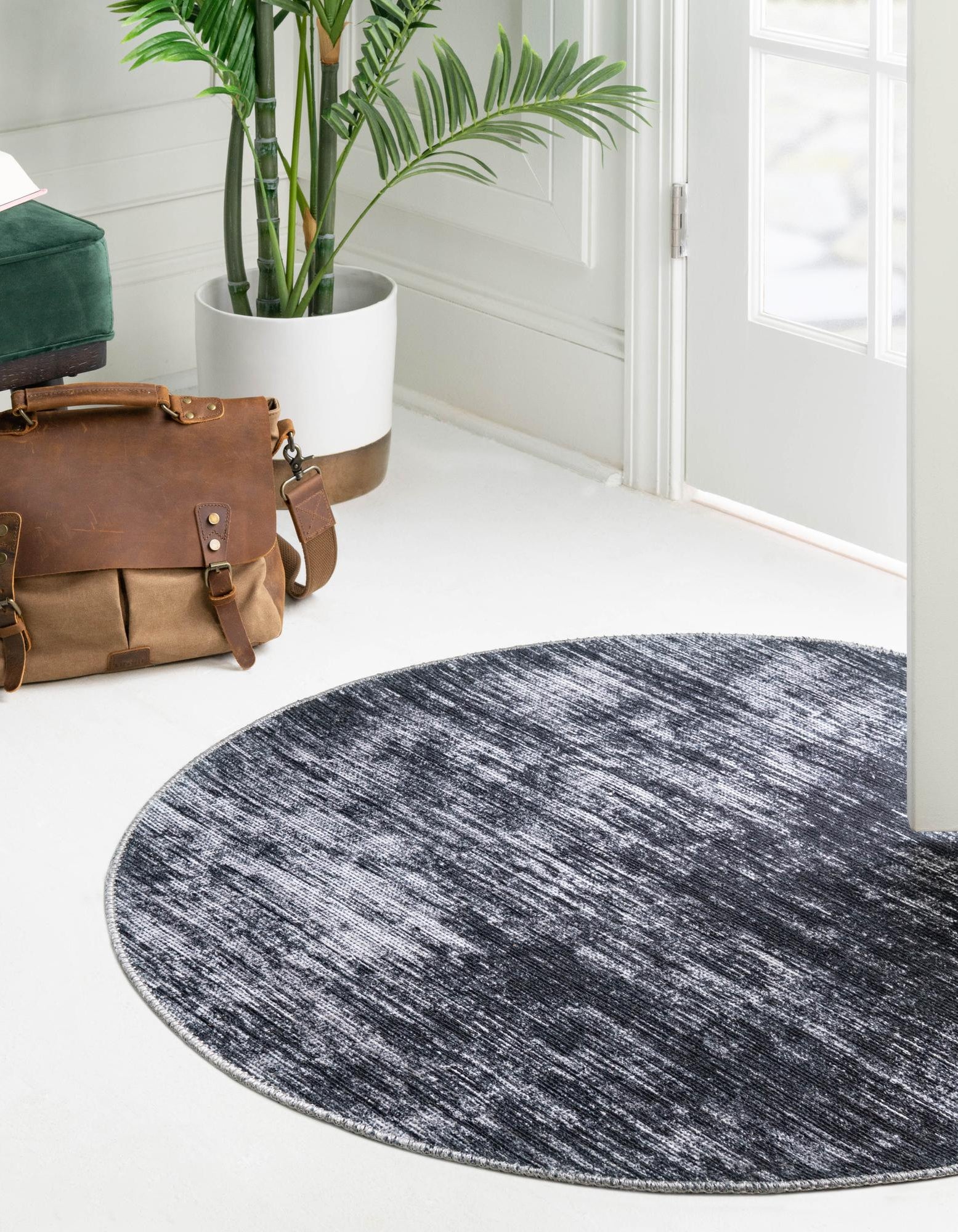 Black 7' 7 x 7' 7 Asha Round Rug | Rugs.com