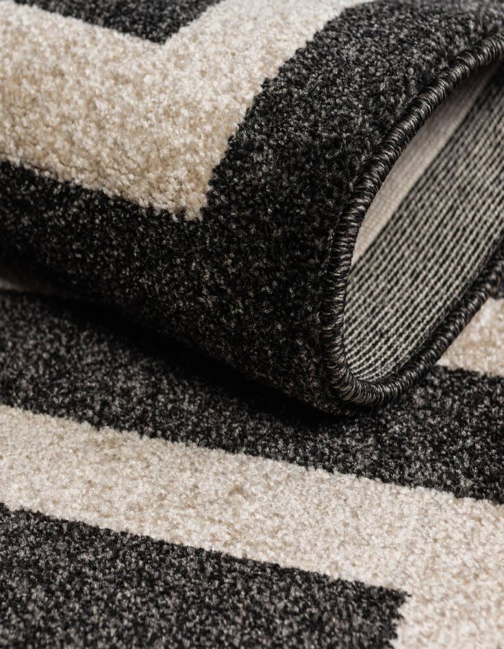 Detail image of  7' 10 x 7' 10 Hera Round Rug