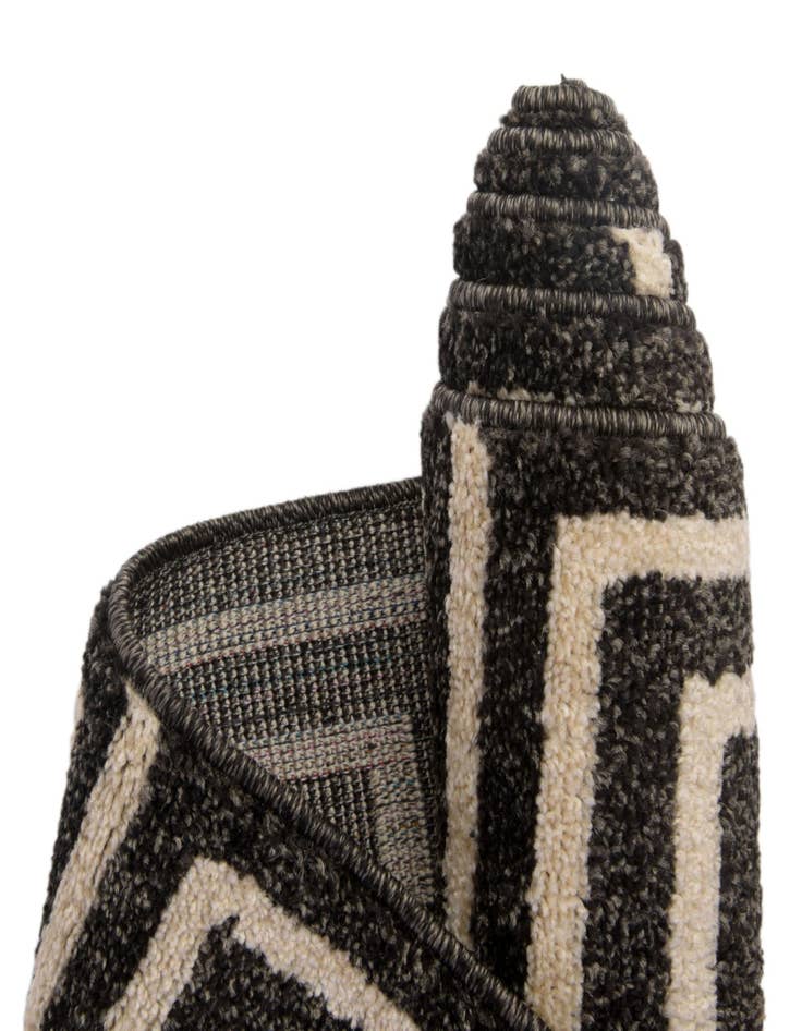 Detail image of  7' 10 x 7' 10 Hera Round Rug