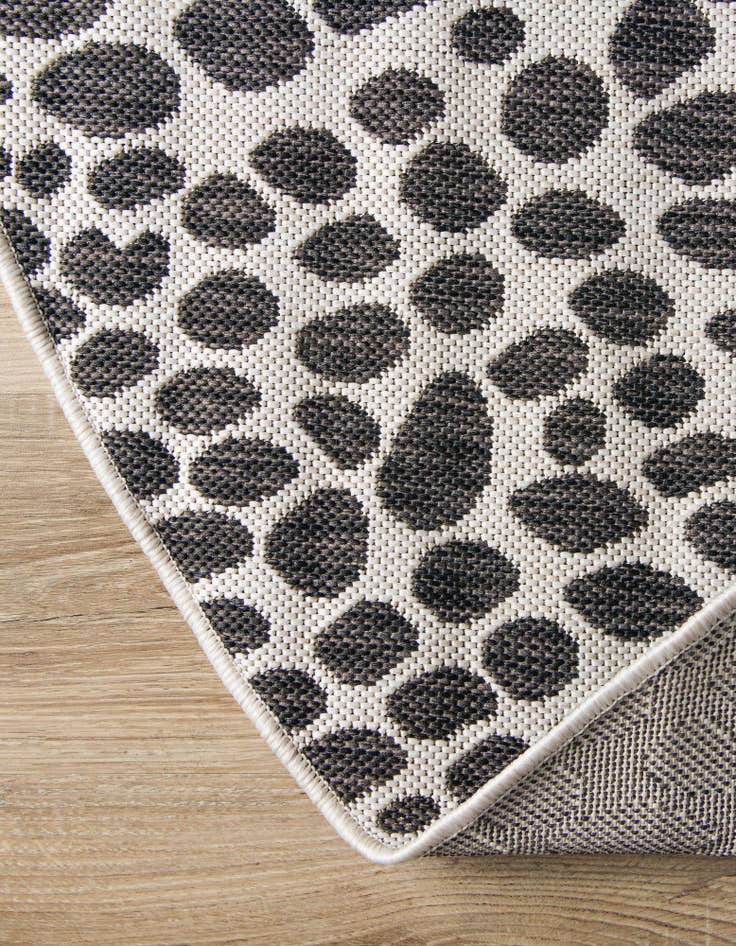 Detail image of  6' 7 x 6' 7  Washable Jill Zarin Cape Town Indoor / Outdoor Round Rug