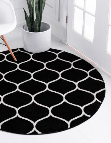  7' 10 x 7' 10 Lattice Frieze Round Rug