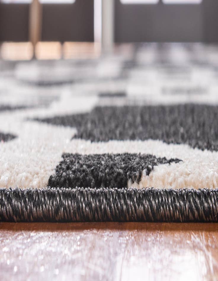 Detail image of  3' 3 x 3' 3 Lattice Round Rug