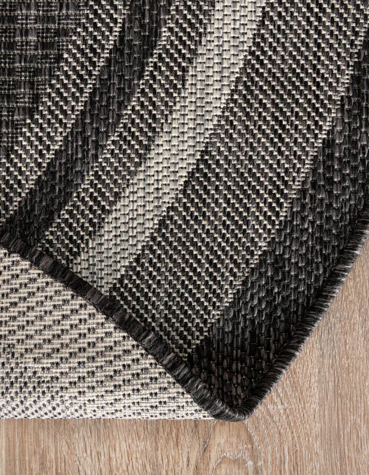 Detail image of  3' x 3'  Washable Border Indoor / Outdoor Round Rug