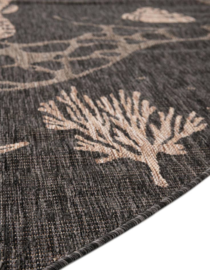 Detail image of  7' 10 x 7' 10  Washable Coastal Indoor / Outdoor Round Rug