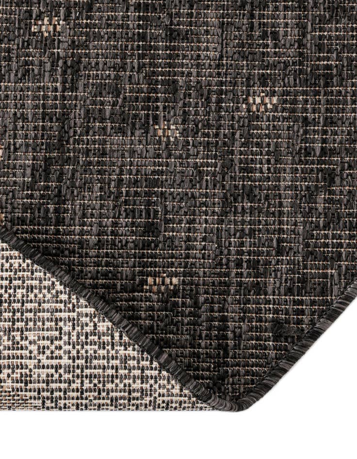 Detail image of  7' 10 x 7' 10  Washable Coastal Indoor / Outdoor Round Rug