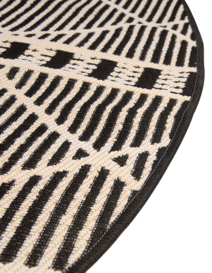 Detail image of  5' 3 x 5' 3  Washable Lattice Indoor / Outdoor Round Rug