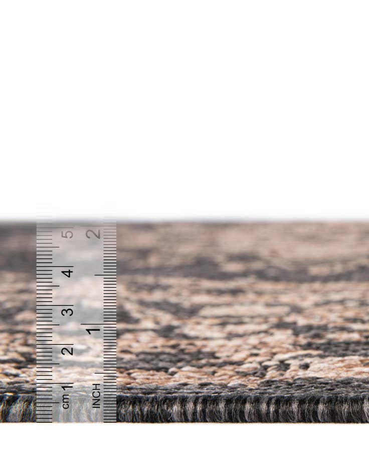 Detail image of  7' 10 x 7' 10  Washable Traditional Indoor / Outdoor Round Rug