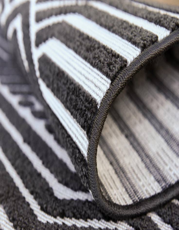 Detail image of  8' x 8'  Washable Sabrina Soto Hudson Indoor / Outdoor Round Rug