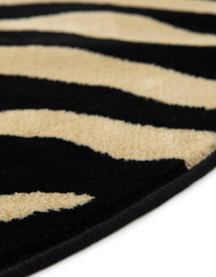 Detail image of  7' 10 x 7' 10 Savannah Round Rug