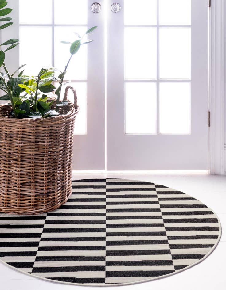 Detail image of  5' 3 x 5' 3 SoHo Round Rug