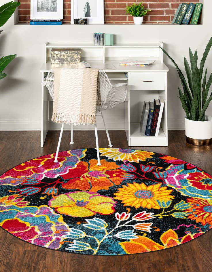 Detail image of  5' x 5' Tuscany Round Rug