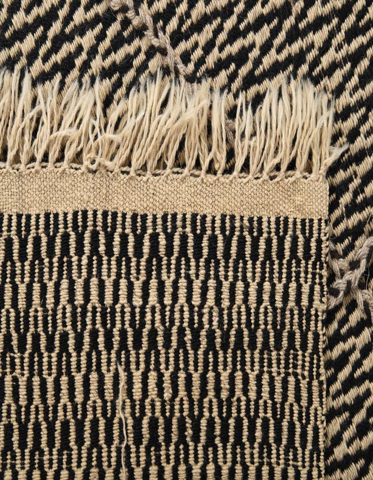 Detail image of  2' 8 x 10' 6  Hand Knotted Darya Wool Runner Rug