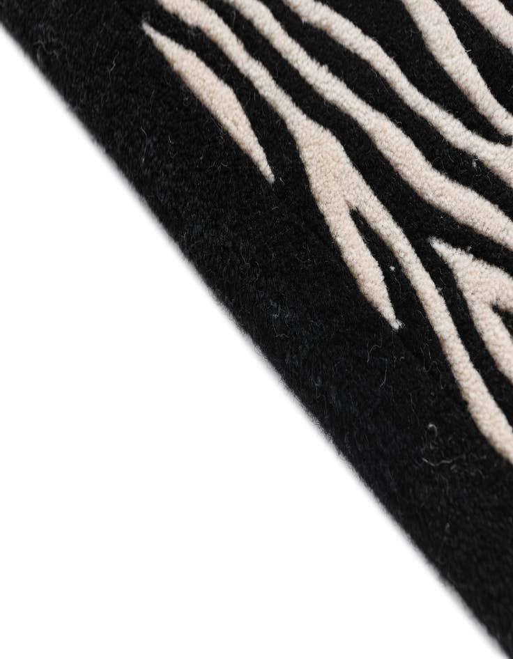 Detail image of  2' 9 x 9' 10 Darya Runner Rug