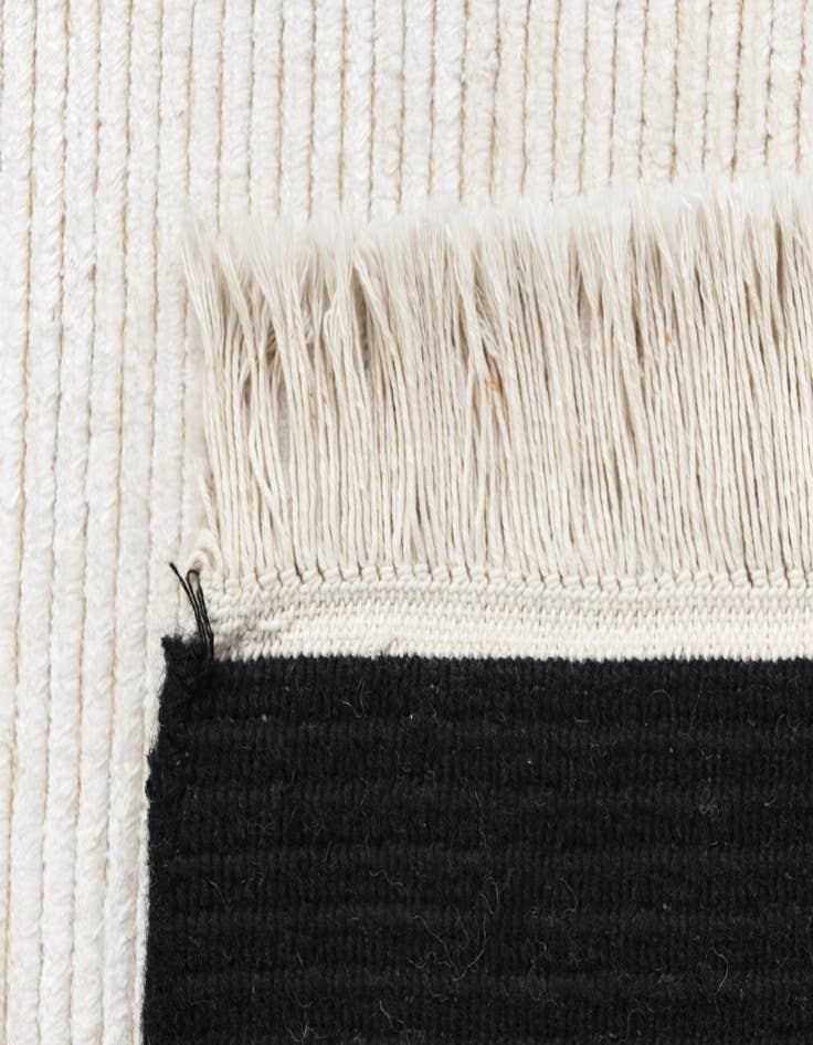 Detail image of  2' 7 x 10' 1 Darya Runner Rug