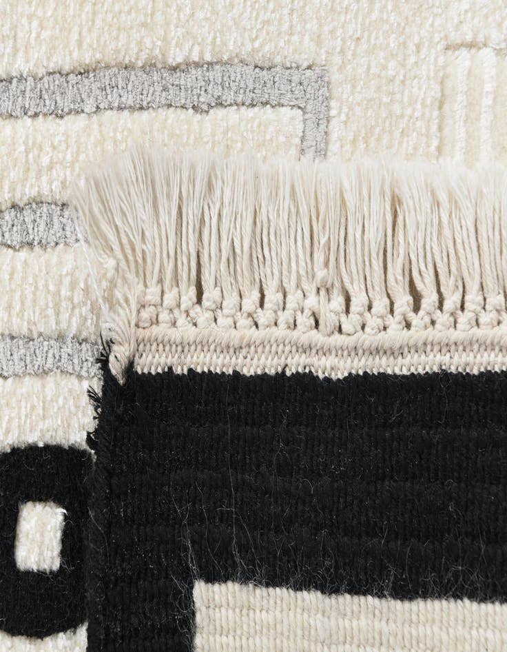 Detail image of  2' 7 x 9' 7 Darya Runner Rug