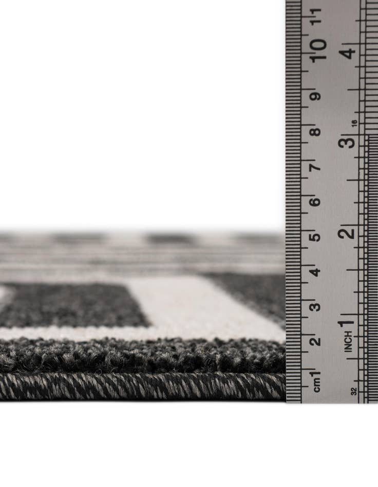 Detail image of  2' 7 x 10' Hera Runner Rug