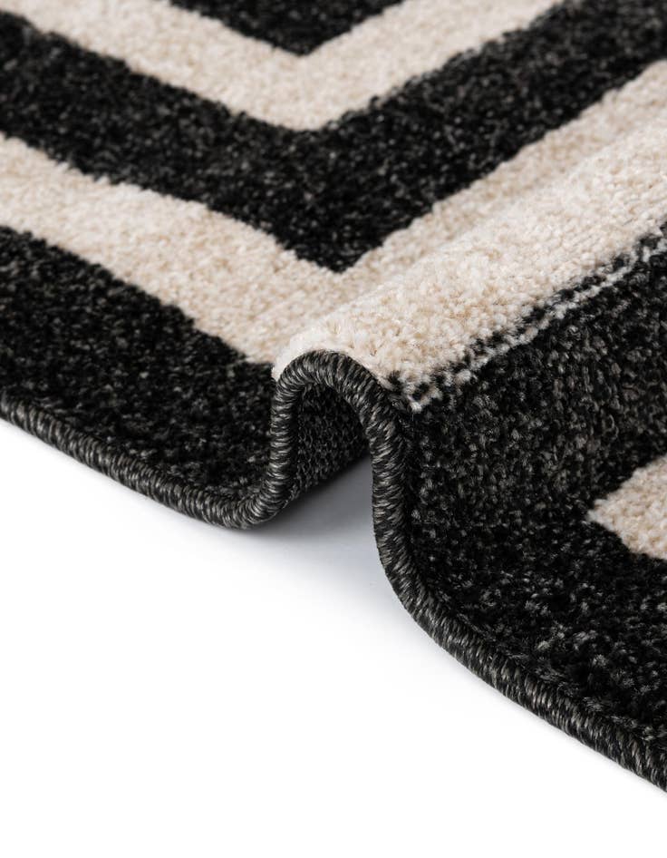 Detail image of  2' 7 x 10' Hera Runner Rug