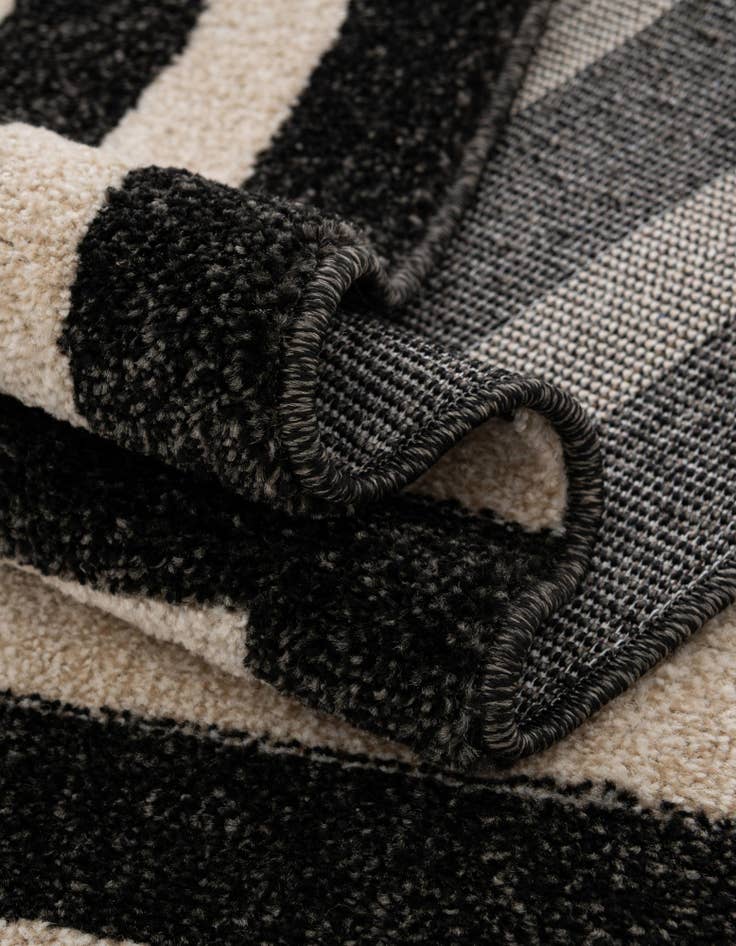 Detail image of  2' 7 x 10' Hera Runner Rug