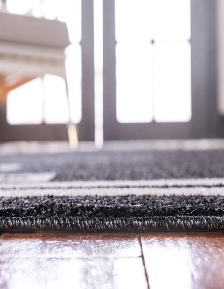 Detail image of  2' 7 x 10' Hera Runner Rug