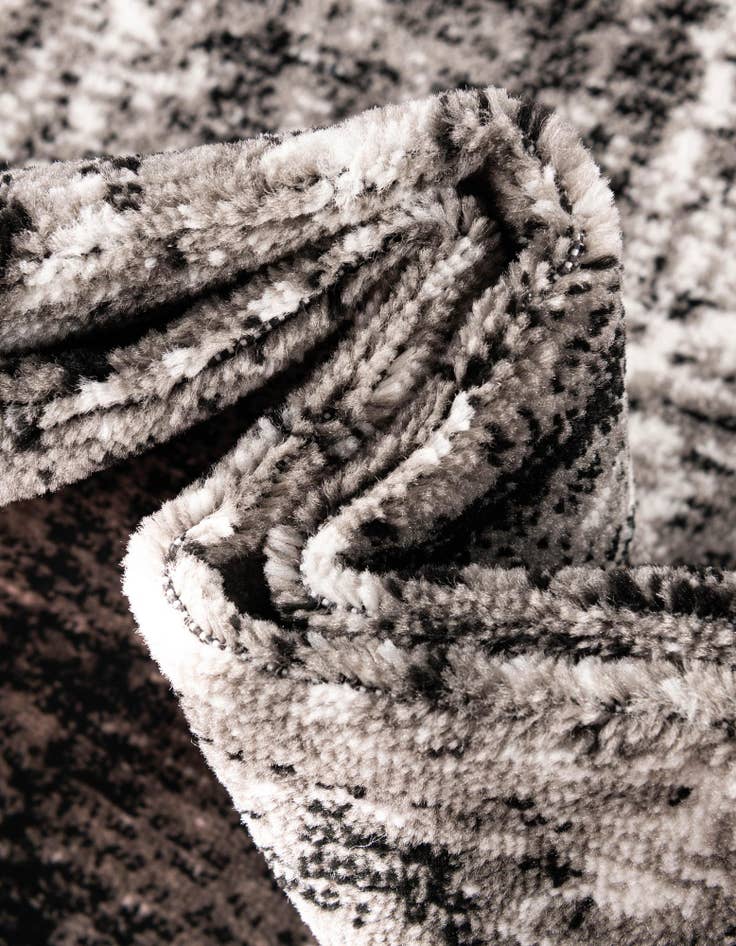 Detail image of  2' 7 x 8' Laguna Runner Rug