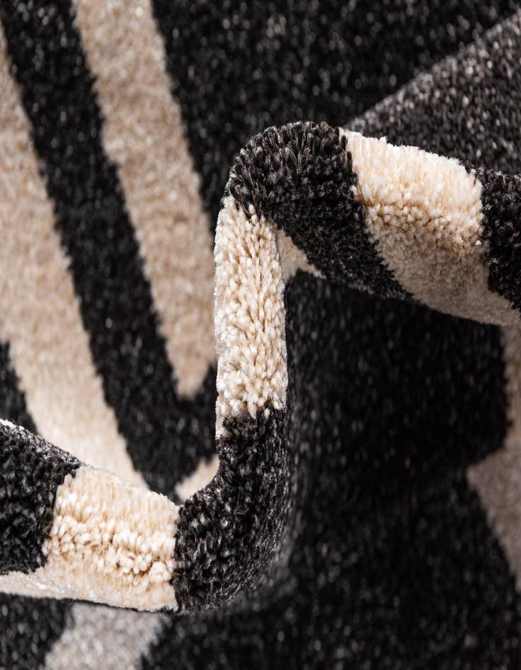 Detail image of  2' 7 x 10' Lattice Runner Rug