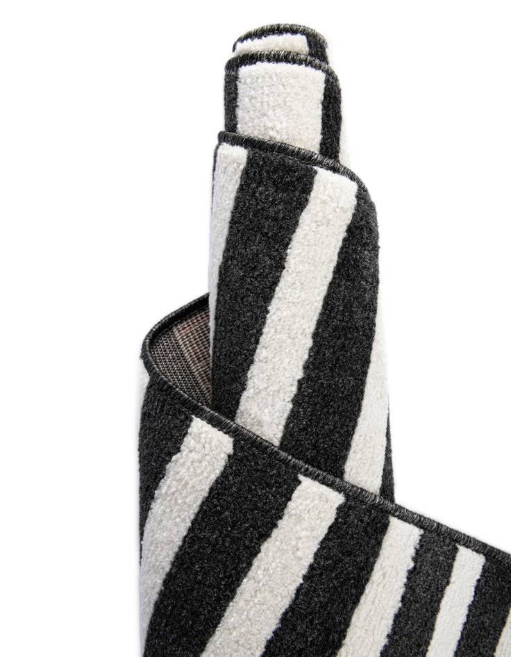 Detail image of  2' x 8' Oslo Runner Rug