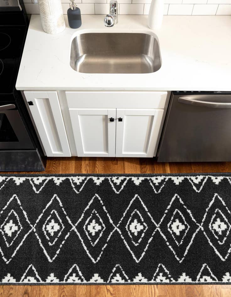 Detail image of  2' 7 x 10' Oslo Runner Rug