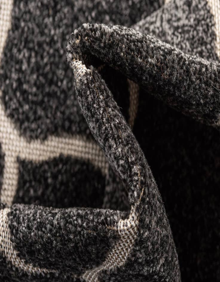 Detail image of  2' x 6'  Washable Lattice Indoor / Outdoor Runner Rug