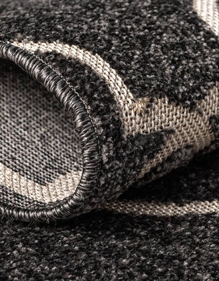 Detail image of  2' x 6'  Washable Lattice Indoor / Outdoor Runner Rug