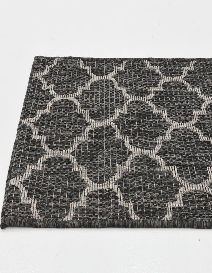 Detail image of  2' x 6'  Washable Lattice Indoor / Outdoor Runner Rug