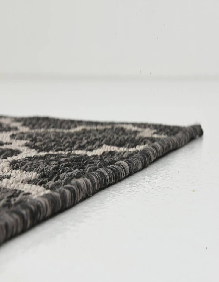 Detail image of  2' x 6'  Washable Lattice Indoor / Outdoor Runner Rug