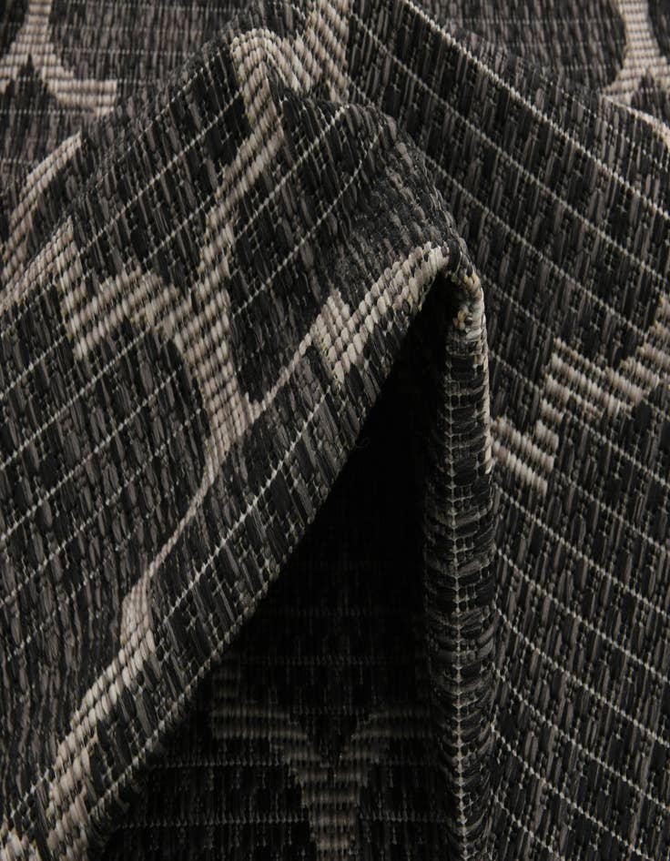 Detail image of  2' x 6'  Washable Lattice Indoor / Outdoor Runner Rug