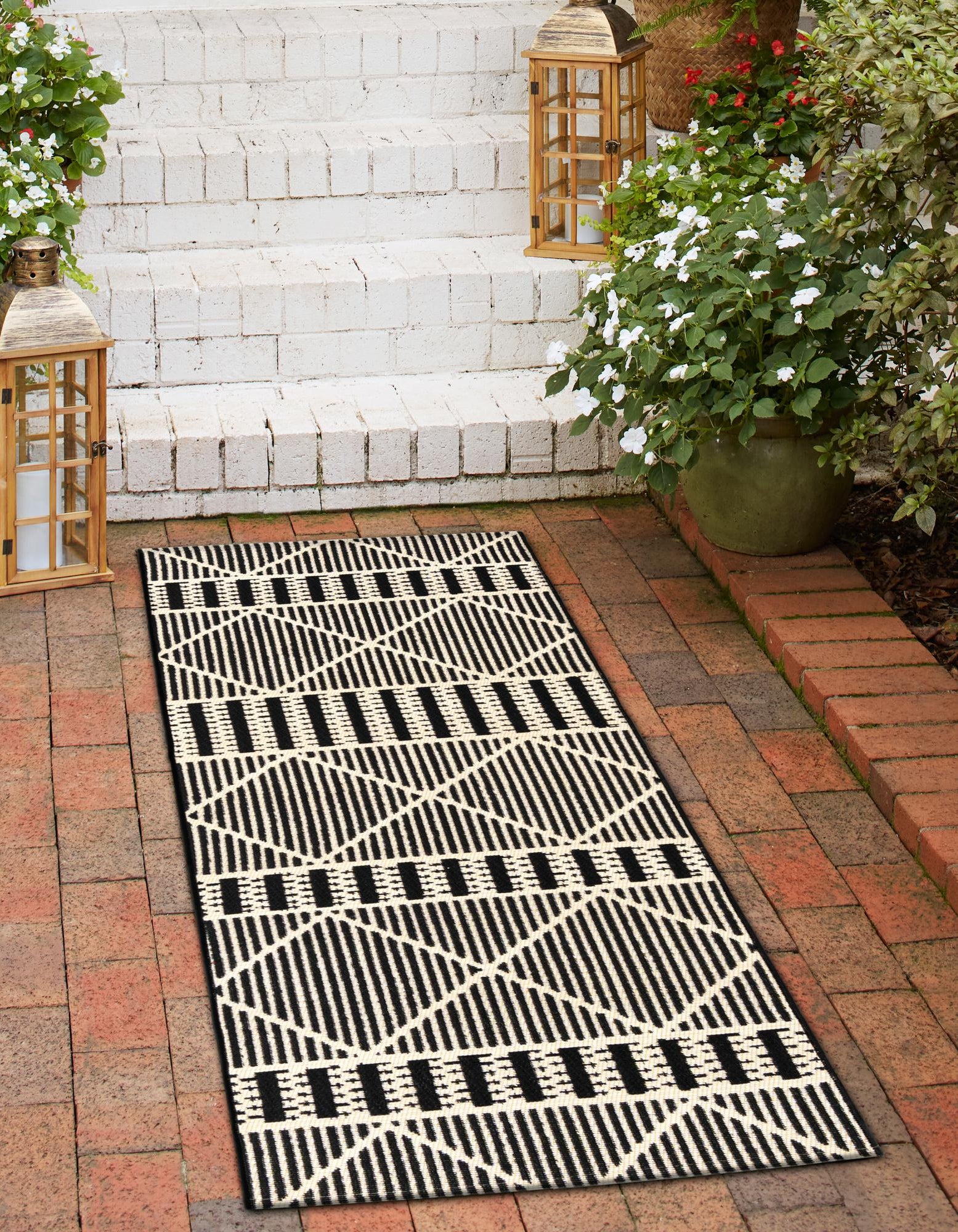 Black 2' x 8' Lattice Indoor / Outdoor Runner Rug | Rugs.com