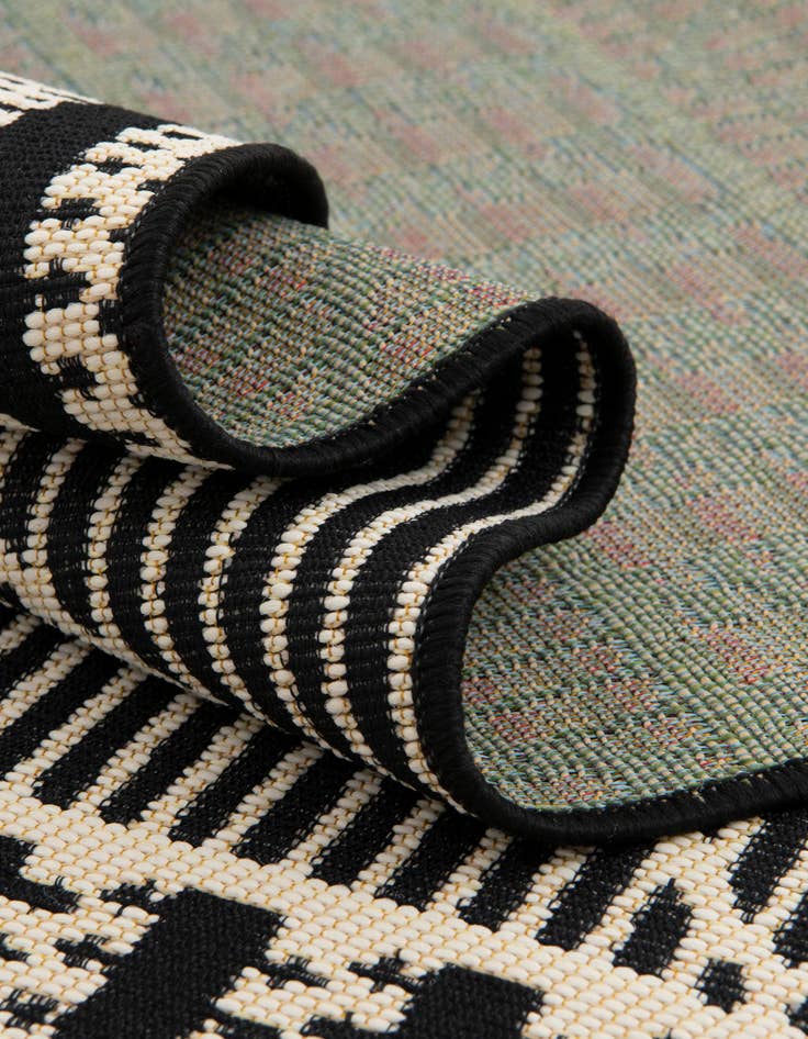 Detail image of  2' x 8'  Washable Lattice Indoor / Outdoor Runner Rug