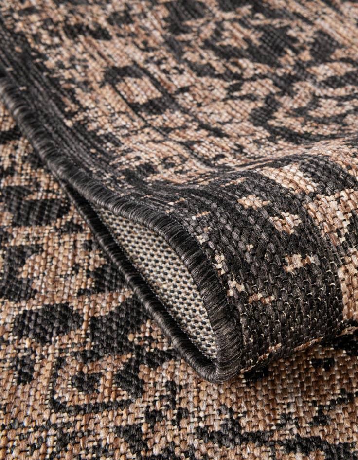 Detail image of  2' x 6'  Washable Traditional Indoor / Outdoor Runner Rug