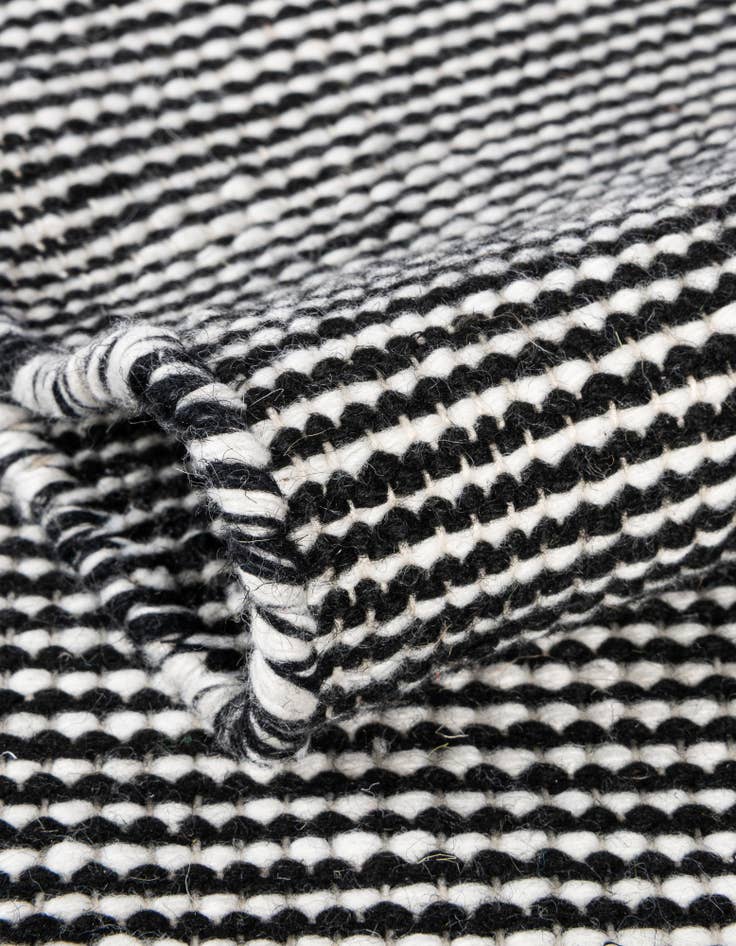 Detail image of  7' 10 x 7' 10  Washable Jill Zarin Palm Springs Indoor / Outdoor Round Rug