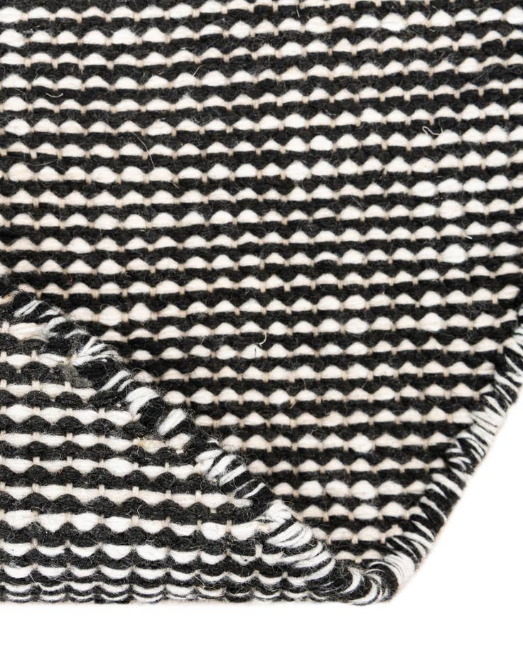 Detail image of  7' 10 x 7' 10  Washable Jill Zarin Palm Springs Indoor / Outdoor Round Rug