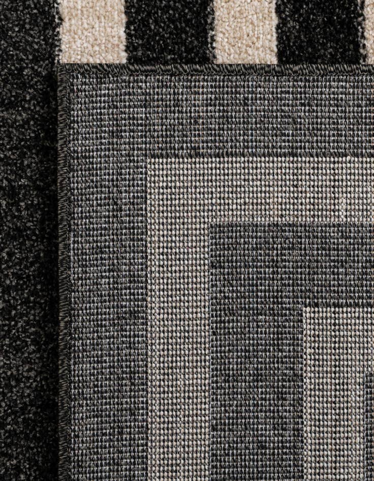 Detail image of  7' 10 x 7' 10 Hera Square Rug