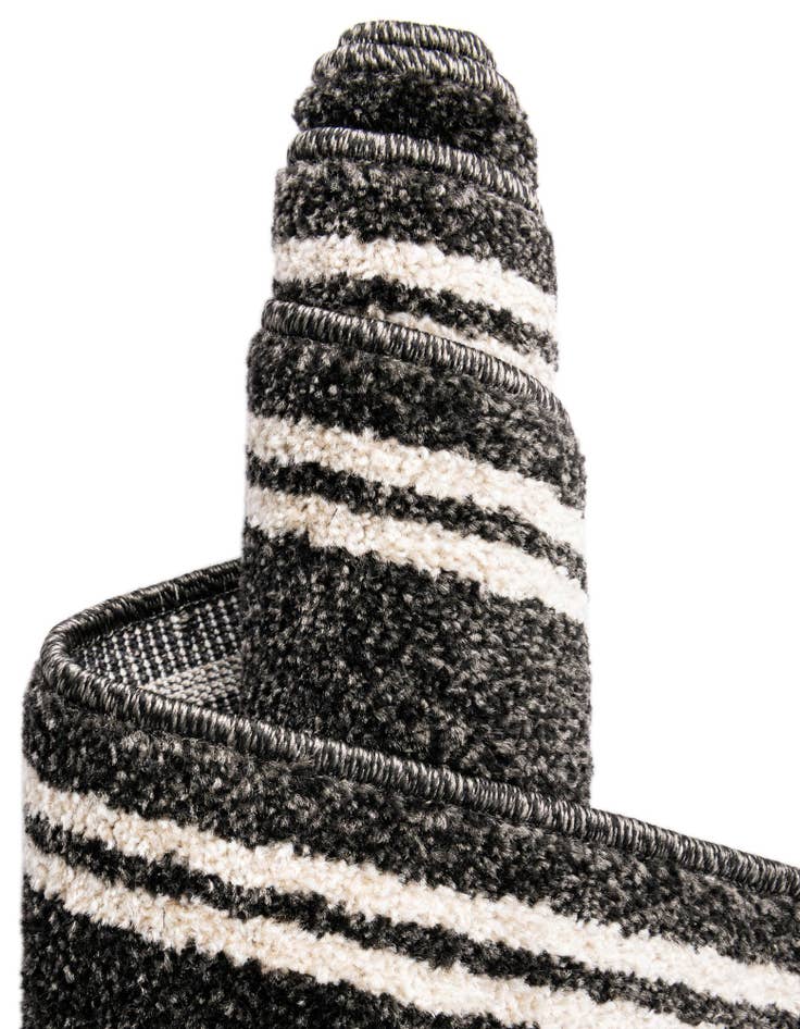 Detail image of  7' 10 x 7' 10 Hera Square Rug