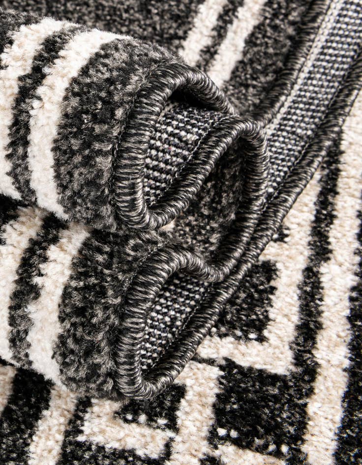 Detail image of  7' 10 x 7' 10 Hera Square Rug