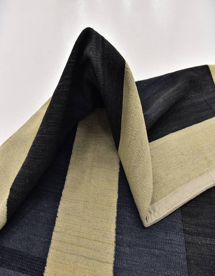 Detail image of  5' 4 x 6' 6  Hand Woven Kilim Modern Wool Square Rug