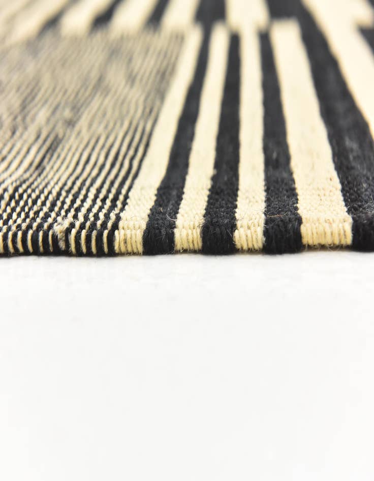 Detail image of  6' 5 x 7' 7  Hand Woven Kilim Modern Wool Square Rug