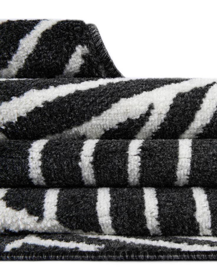 Detail image of  10' x 10' Oslo Square Rug