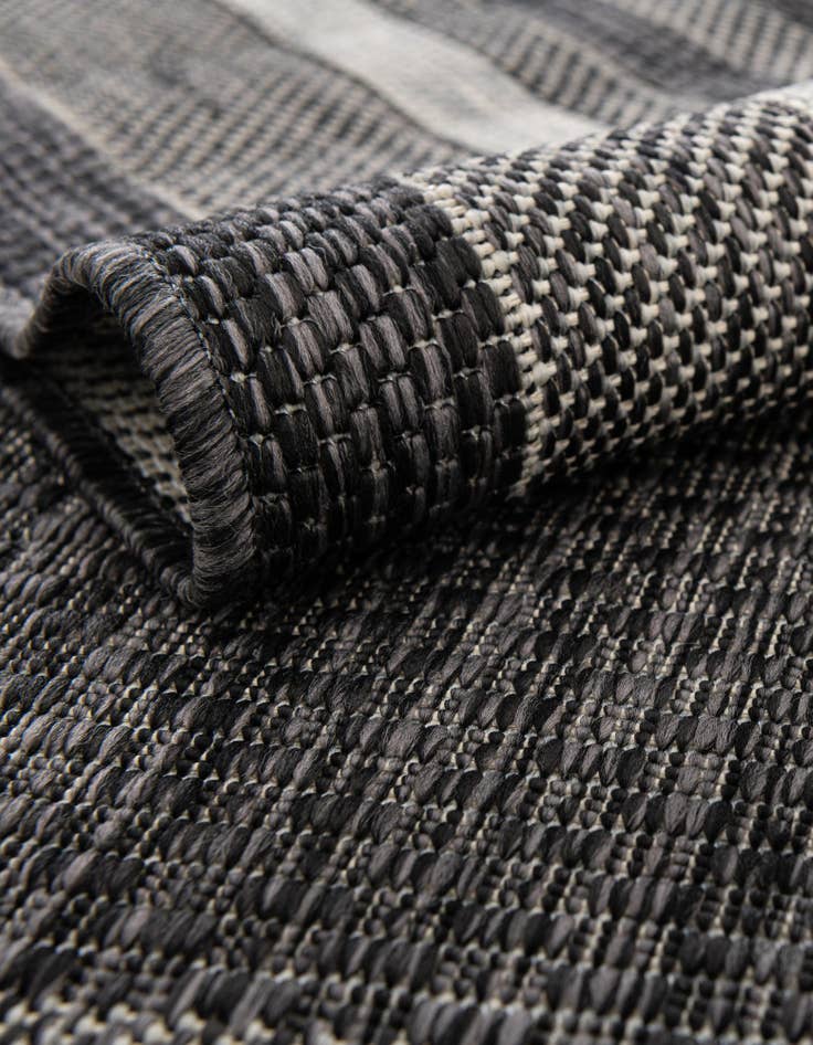 Detail image of  7' 10 x 7' 10  Washable Border Indoor / Outdoor Square Rug