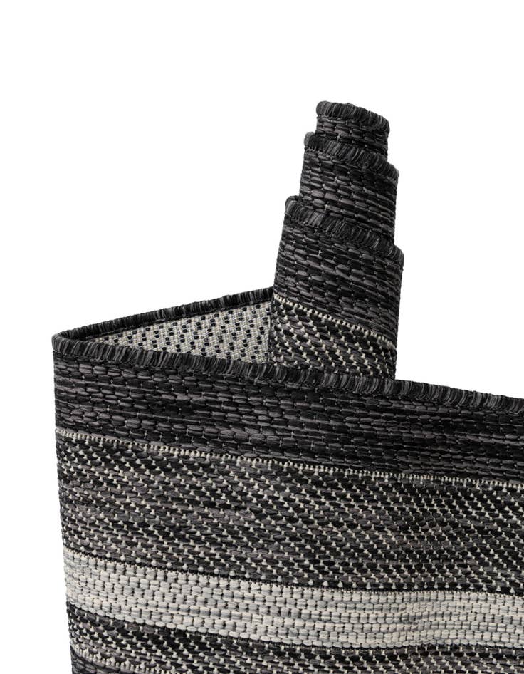 Detail image of  7' 10 x 7' 10  Washable Border Indoor / Outdoor Square Rug